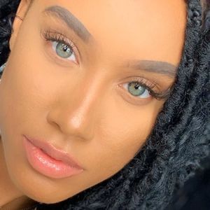 Meet your Posher, Leelee